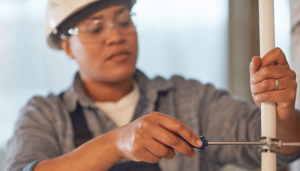 Construction worker with hat and glasses