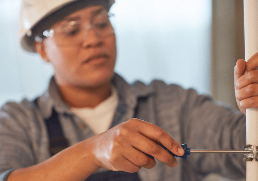 Construction worker with hat and glasses